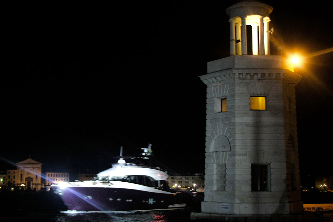 MCY 76 Worldwide Press Première