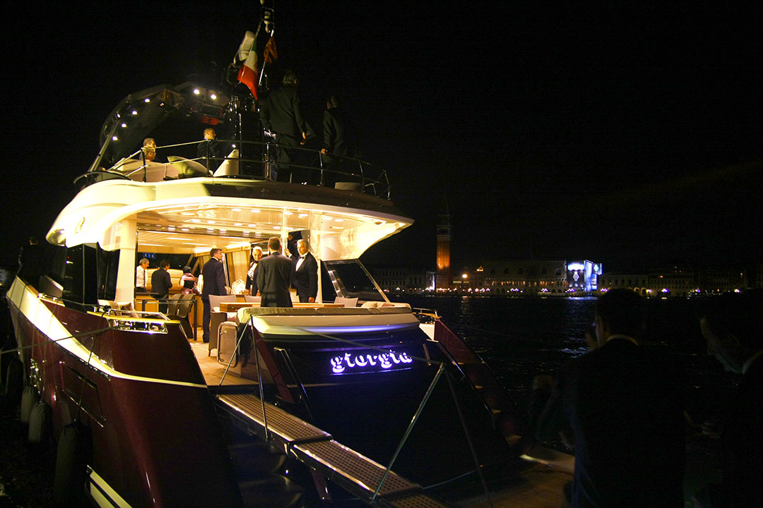 MCY 76 Worldwide Press Première