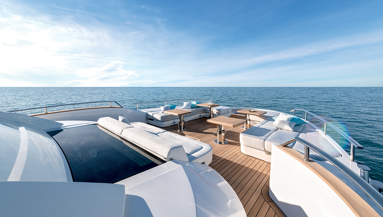 MCY 105 SKYLOUNGE Exterior