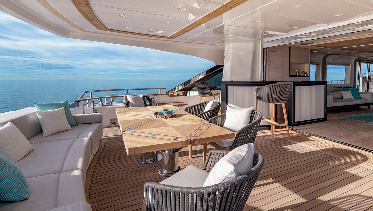 MCY 105 SKYLOUNGE Exterior