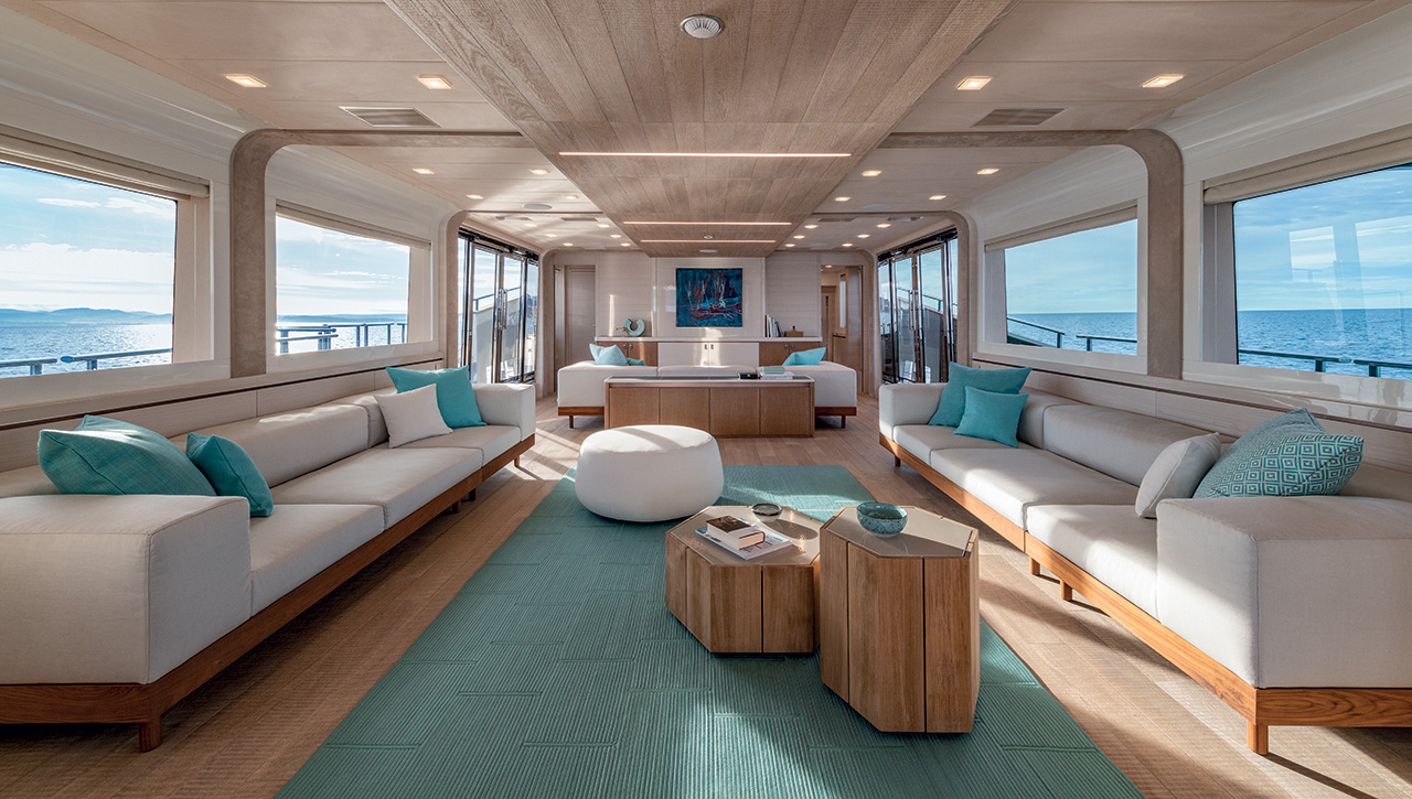 MCY 105 SKYLOUNGE Interior