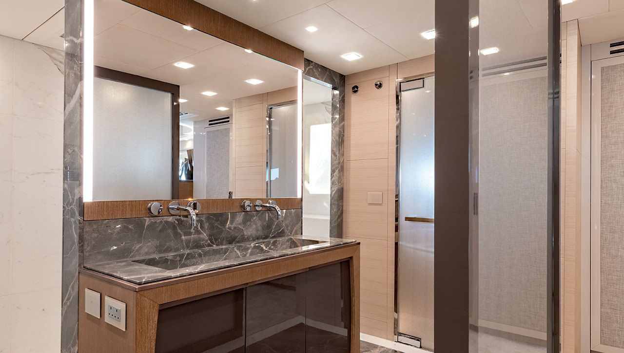 MCY 105 SKYLOUNGE Interior