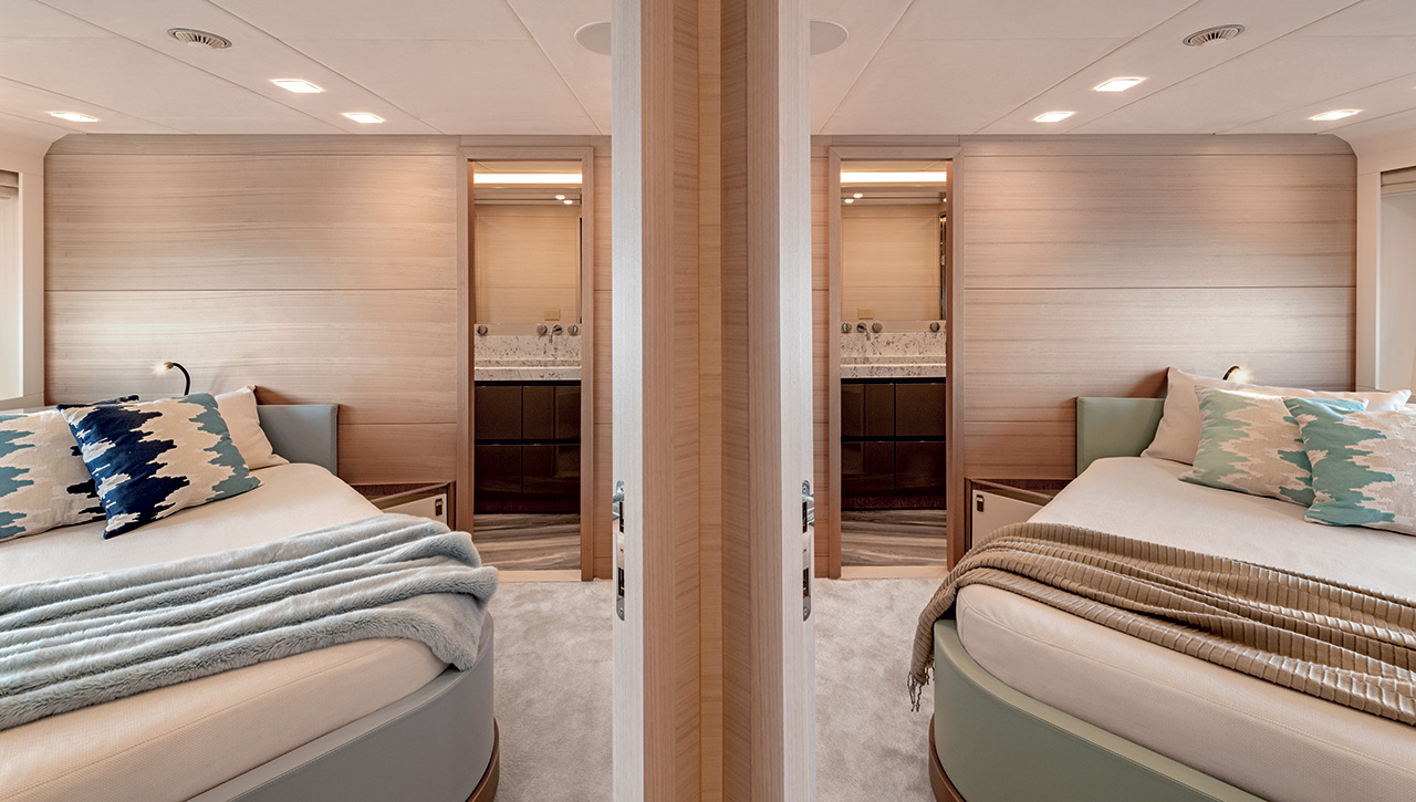 MCY 105 SKYLOUNGE Interior