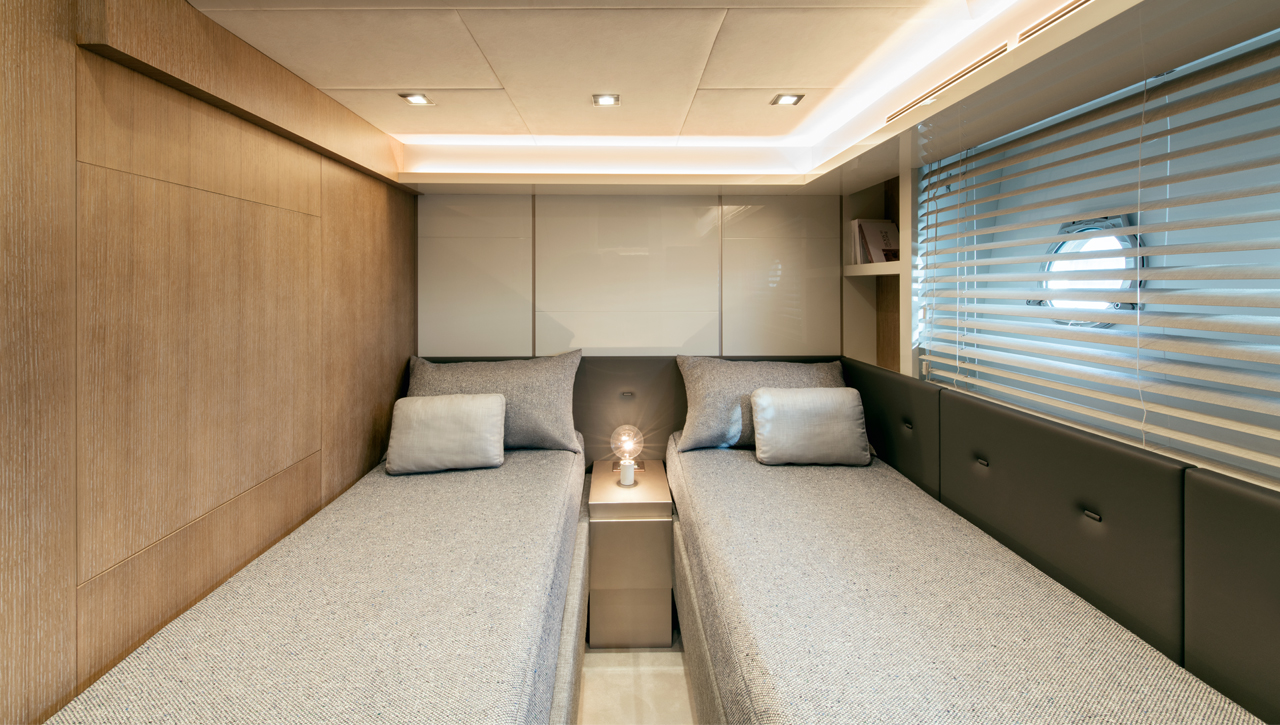 MCY 70 VSION - Interior