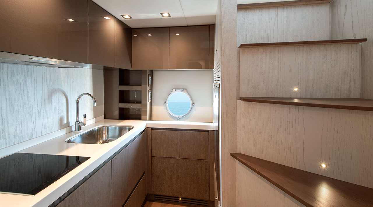 MCY 76 VSION - Interior