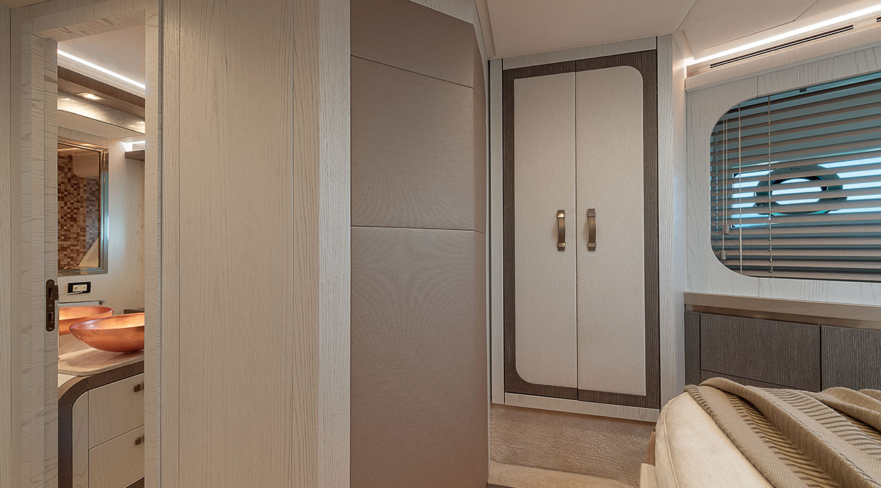 MCY 76 VSION - Interior