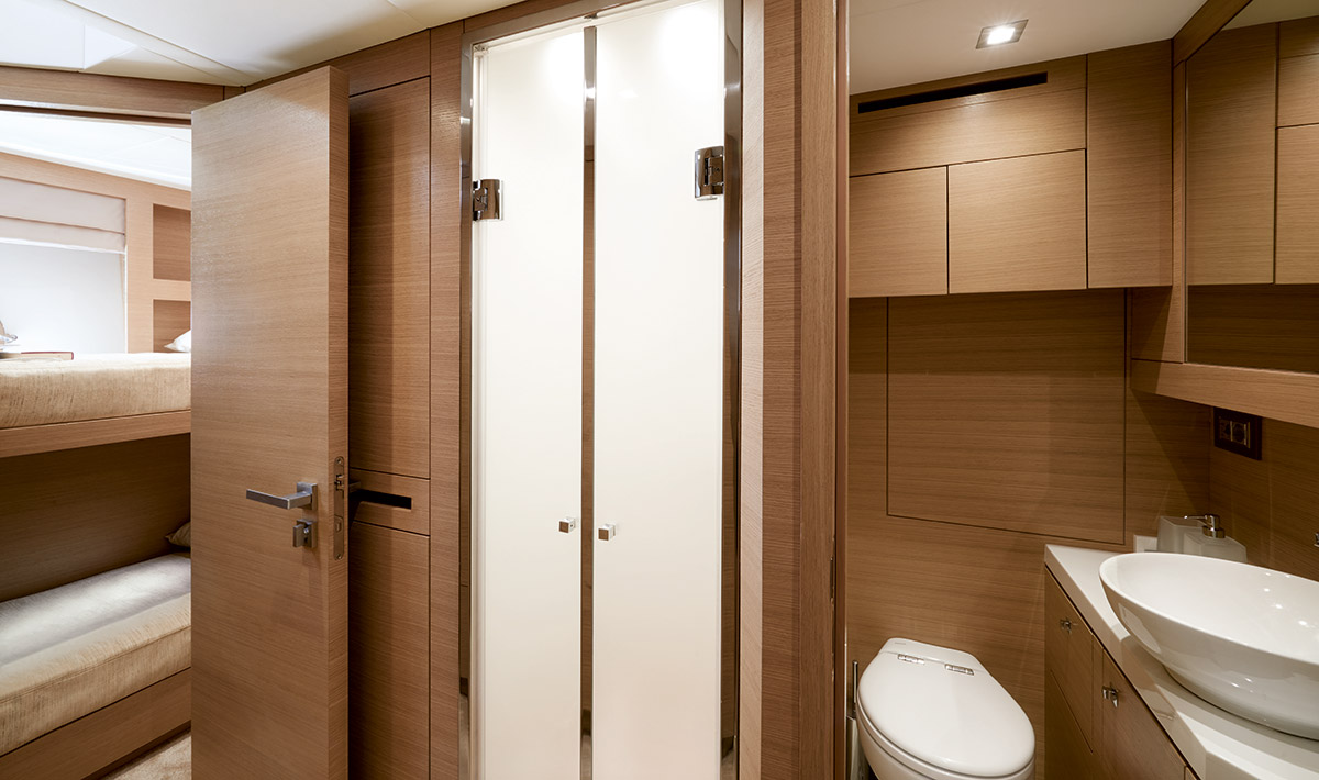 MCY 80 Crew cabin & bathroom