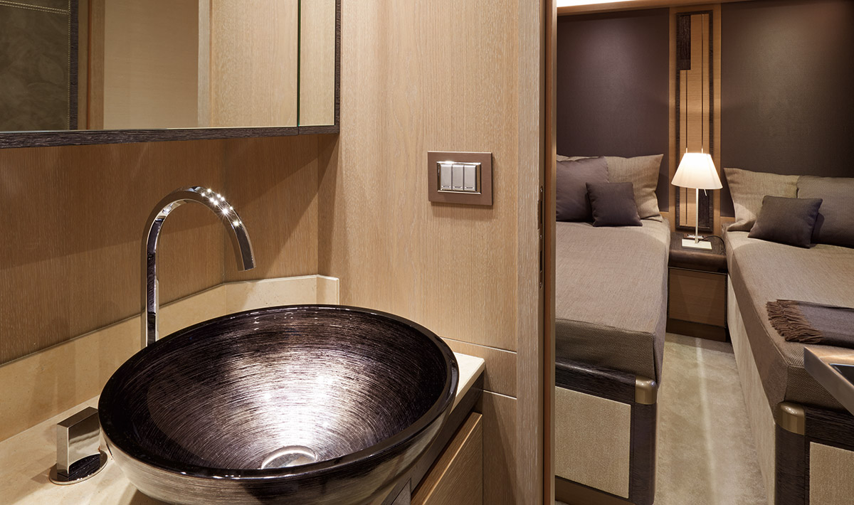 MCY 80 Guest ensuite bathroom