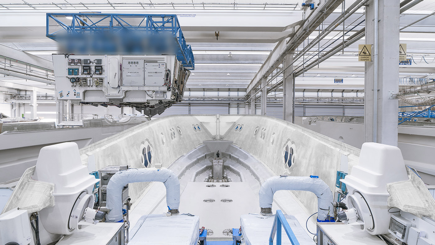 The interior module is appraching the hull for the final assembly